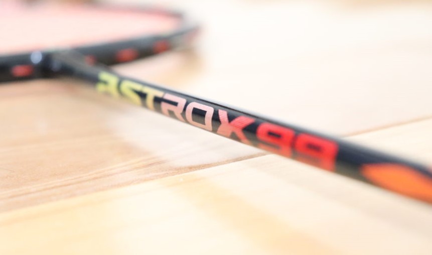 YONEX ASTROX99レビュー】ヘッドヘビーでも振り抜きがよく連続